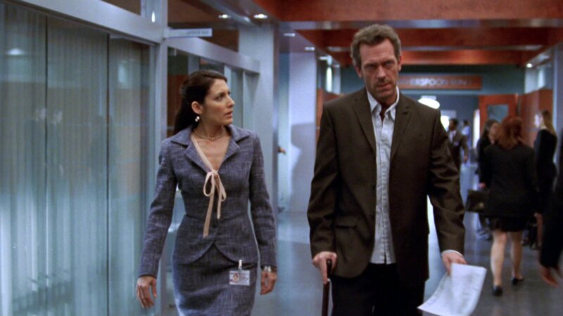 Dr. House (Hugh Laurie) und Dr. Lisa Cuddy (Lisa Edelstein) diskutieren über die möglichen Behandlungsmaßnahmen für den erkrankten Präsidentschaftskandidaten. – Bild: SUPER RTL