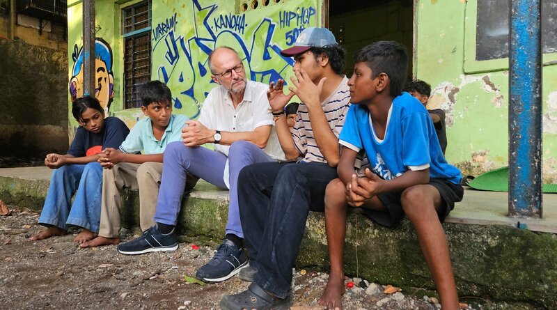 Dharavi Dreamers. Die Dharavi Dreamers sind ein Breakdance-Projekt im Mumbaier Slum Dharavi. – Bild: MDR/​Jörg Pfeifer /​ ZDF und MDR/​Jörg Pfeifer