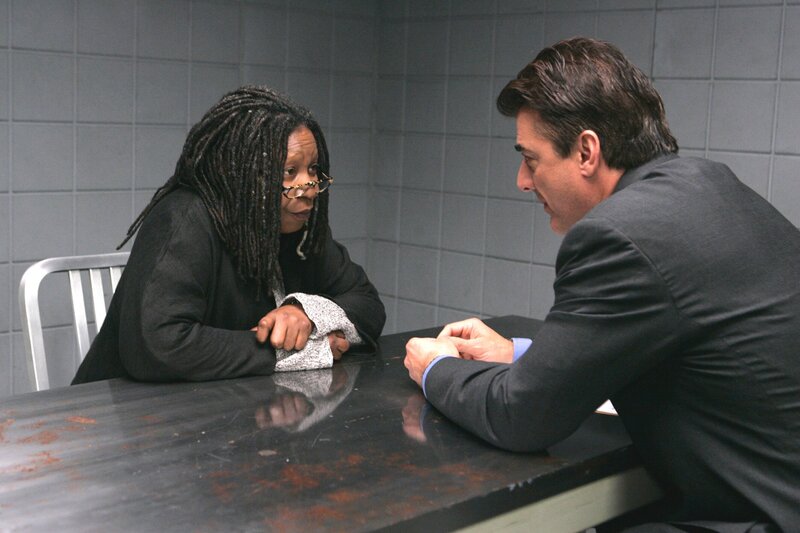 Chesley Watkins (Whoopi Goldberg), Detective Mike Logan (Chris Noth) – Bild: NBC Universal /​ UNIVERSAL CHANNEL