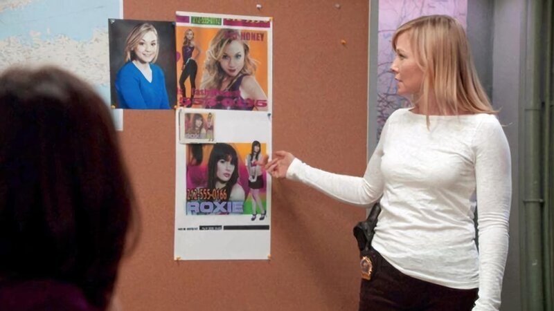 Detective Amanda Rollins (Kelli Giddish) ist auf der Suche nach einer verschwundenen Hostess. Ist sie Opfer eines mörderischen Katz-und-Maus-Spiels geworden? – Bild: NBC Universal