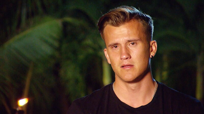 Robin erklärt mit Tränen in den Augen seiner Freundin wie groß seine Liebe für sie ist.  Verwendung der Bilder für Online-Medien ausschließlich mit folgender Verlinkung: „Alle Folgen von „Temptation Island – Versuchung im Paradies „ ab dem 06.03.2018 exklusiv bei TVNOW: www.tvnow.de“ – Bild: RTL