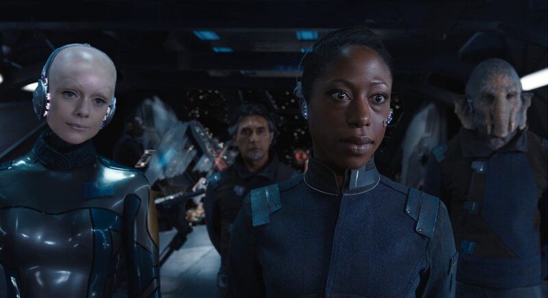 L-R: Gemma Chatterjee (Christina Cole), Phylo Percadium (Ramon Tikaram), Diomika Tsing (Nikki Amuka-Bird) und Nesh (Nicholas A. Newman) – Bild: Courtesy of Warner Brothers