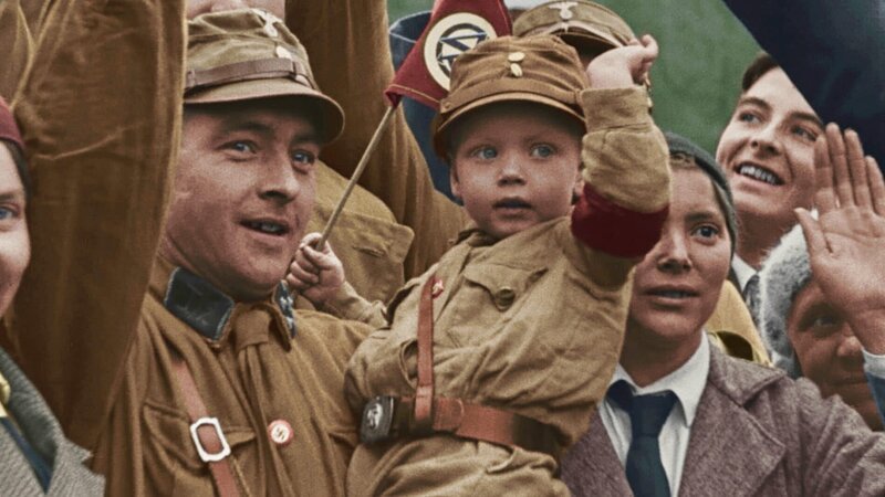 Die Ideologie des NS-Regimes sollte die Gesellschaft ganzheitlich durchdringen. – Bild: BILD