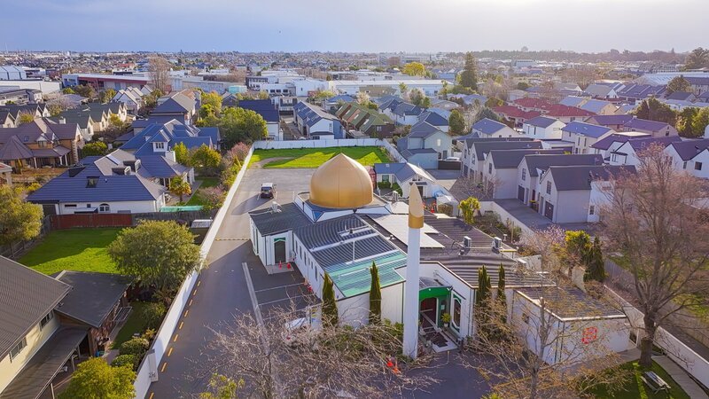 Die Attentäter veröffentlichen ihre Manifeste in Internetforen und werden von den Terrorgram-Anführern als „Heilige“ gefeiert. – Bild: WGBH Educational Foundation / ZDF und WGBH Educational Foundation Die Attentäter veröffentlichen ihre Manifeste in Internetforen und werden von den Terrorgram-Anführern als „Heilige“ gefeiert. – Bild: WGBH Educational Foundation / ZDF und WGBH Educational Foundation