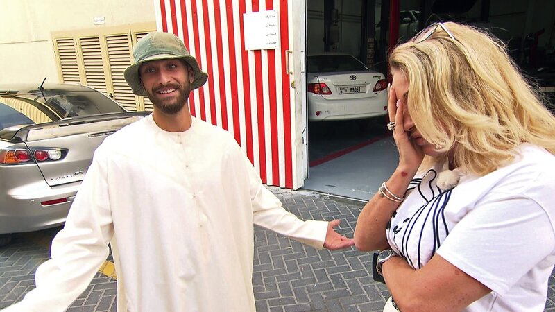 Carmen trifft Rapper Nimo. Es ist ihr peinlich, daß sie ihn nicht erkannt hat.. – Bild: RTLZWEI