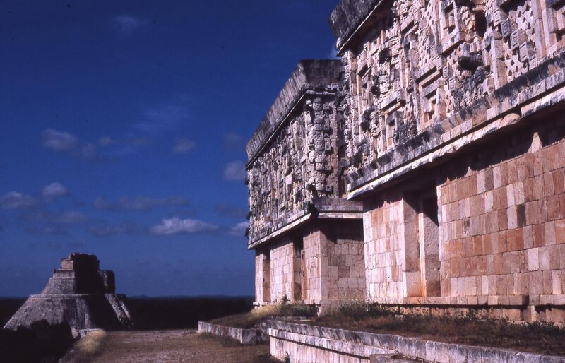 Uxmal – ‚Palast des Gouverneurs‘: Der ‚Palast des Gouverneurs‘ in Uxmal gehört zu den Meisterwerken der klassischen Maya-Architektur auf der Halbinsel Yucatán. – Bild: ZDF und ORF/​SATEL/​Michael Gregor