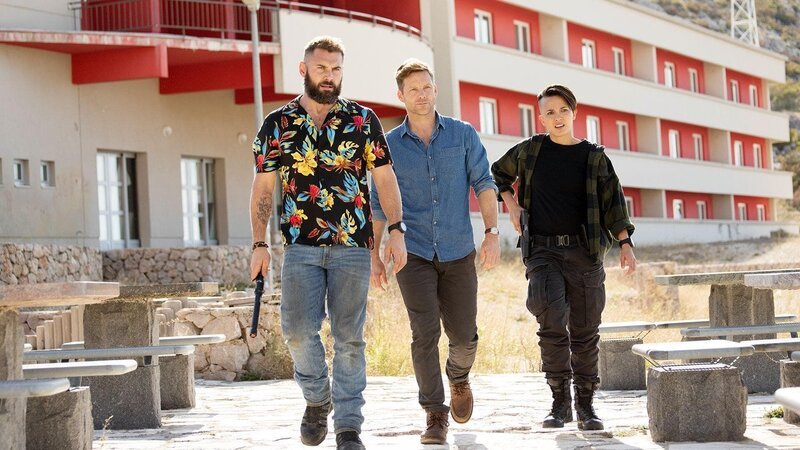 L-R: Samuel Wyatt (Daniel MacPherson), Alexander Coltrane (Jamie Bamber) und Gracie Novin (Alin Sumarwata) – Bild: Sky Channel