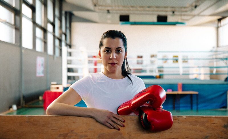 Dilar Kisikyol (33) kompliziert und antriebslos. Als sie mit 16 Jahren mit dem Boxen begann, änderte sich ihr Leben schlagartig. – Bild: ZDF und Mauro Pinterowitsch