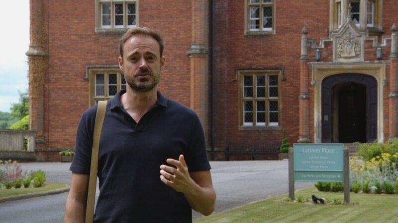 Moderator Jamie Theakston (Bild) enthüllt die Geschichte des Henkers Johann Reichhart – der Mann, der für Hitler während des Krieges mehr als 3000 Menschen enthauptete. – Bild: TCB Media Rights Ltd. Lizenzbild frei