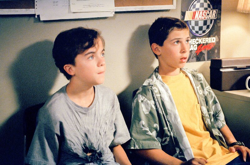 L-R: Malcolm (Frankie Muniz), Reese (Justin Berfield) – Bild: ORF/​Disney