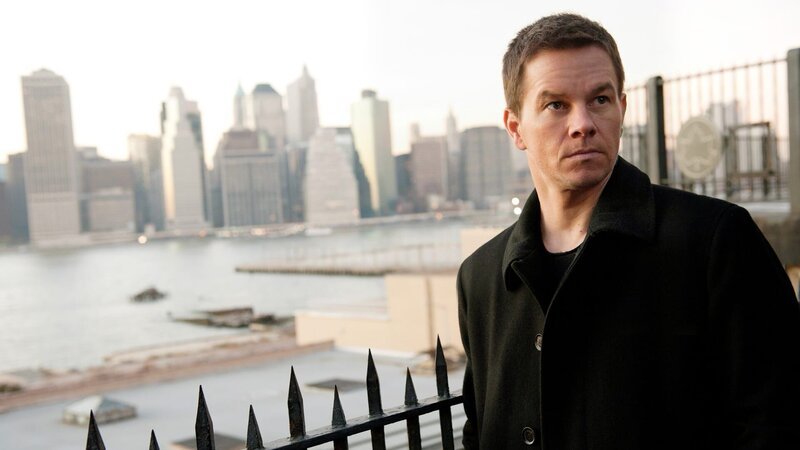 Billy Taggart (Mark Wahlberg), ein ehemaliger Cop, arbeitet als Privatdetektiv. Der Bürgermeister von New York beauftragt ihn, die Affäre seiner Frau zu überprüfen. Bald entdeckt Taggart einen viel größeren Skandal und riskiert alles für Gerechtigkeit. – Bild: RTLZWEI – Recht zum Abdruck/​Darstellung zeitlich/​sachlich beschränkt auf die Bewerbung der Sendung /​ Barry Wetcher SMPSP