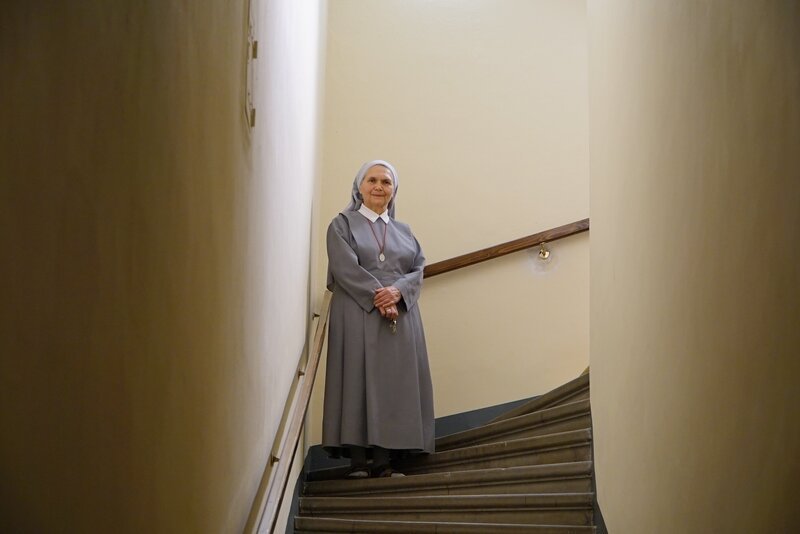 Schwester Oberin Ursula Lorek im Missionshaus Maria Sorg. – Bild: ORF/​Degn Film/​Lena Moik