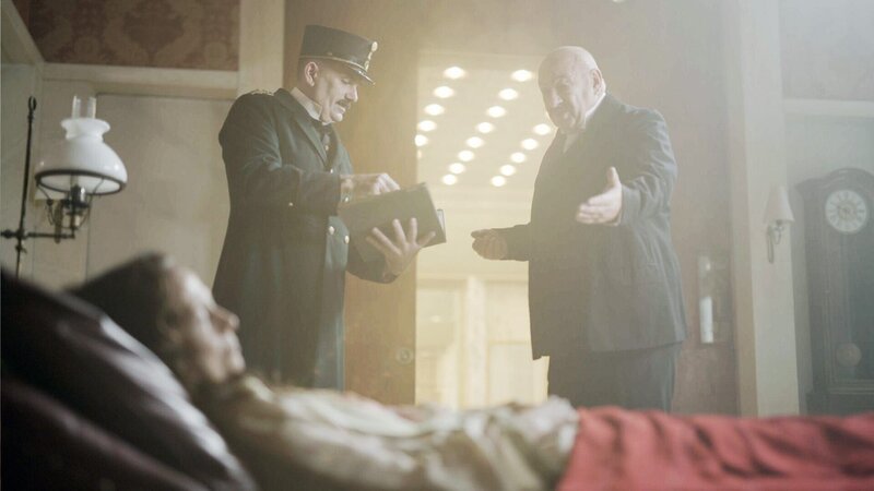 Emil Storchs Habseligkeiten werden gepfändet. – Bild: ORF/​Clever Contents/​Aurelia Geiger