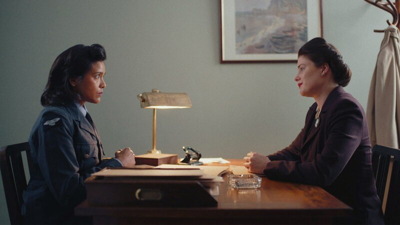 L – R: Kat Kumar Noor als Inayat Khan, Sian Altman als Vera Atkins – Bild: A+E NETWORKS