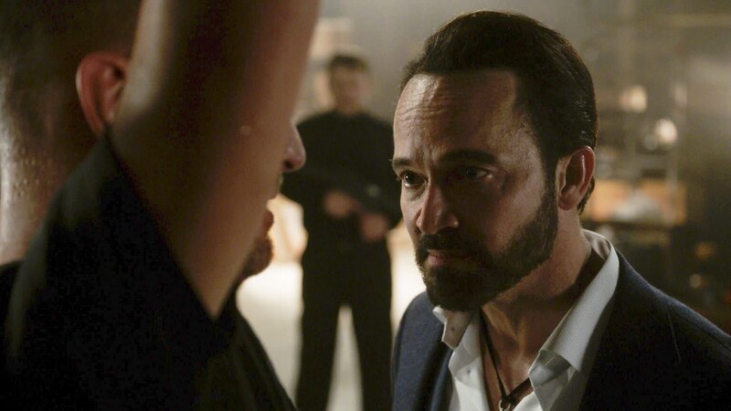 Roger Floyd (Enzo Lemaire). – Bild: CBS