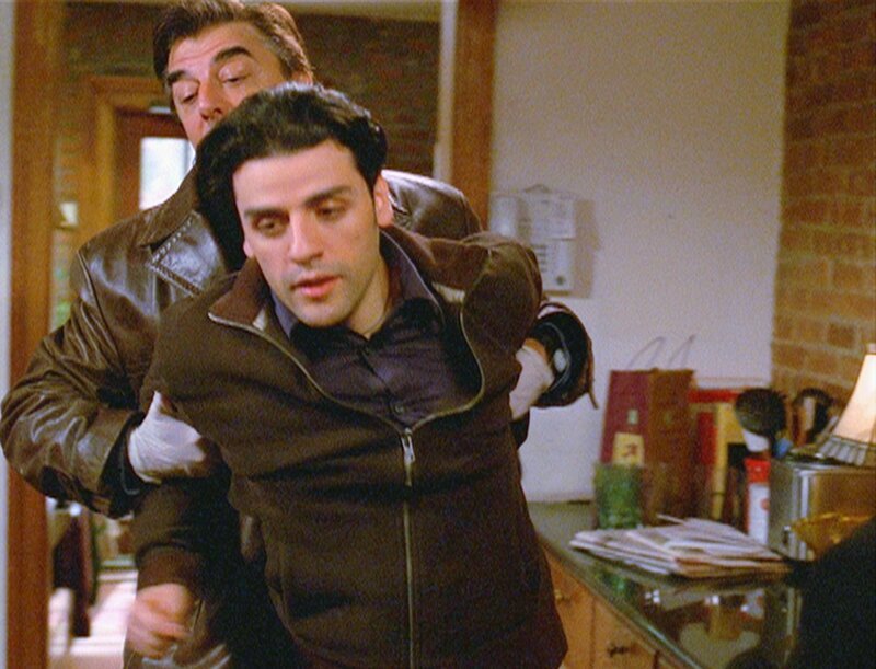 Mike Logan verhaftet den Studenten Robbie. Hat er die Morde tatsächlich begangen? – Bild: 13th Street