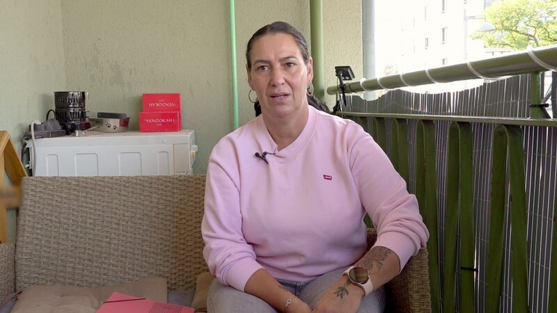 Auch Ela hat wieder einen Job ergattert – Bild: RTL Zwei