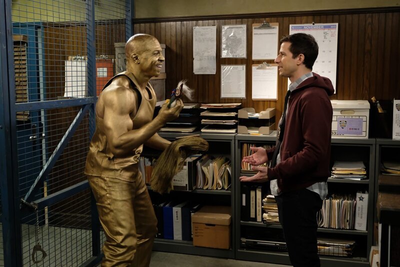 Terry Jeffords (Terry Crews, l.); Jake Peralta (Andy Samberg, r.) – Bild: 2019 UNIVERSAL TELEVISION LLC. All rights reserved. /​ John P. Fleenor Lizenzbild frei