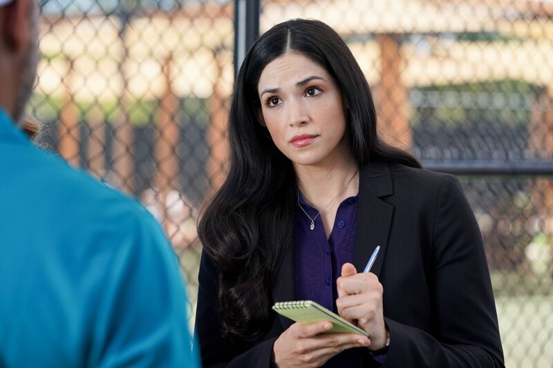 Serena Chavez (Ariana Guerra) – Bild: RTL /​ CBS Broadcasting Inc. /​ Sonja Flemming /​ CBS ENTERTAINMENT