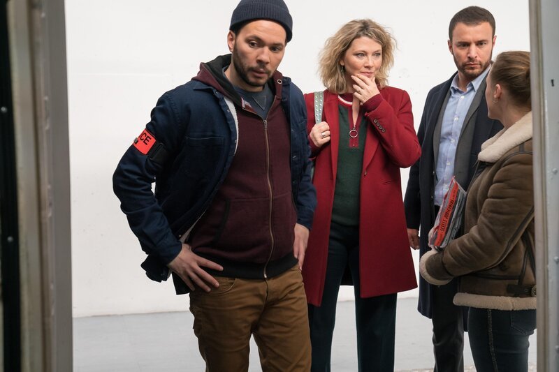 (v.l.n.r.) Mehdi (Ali Marhyar); Candice (Cécile Bois); Antoine (Raphaël Lenglet); Valentine (Yeelem Jappain) – Bild: Fabien MALOT /​ BOXEUR 7 /​ FTV