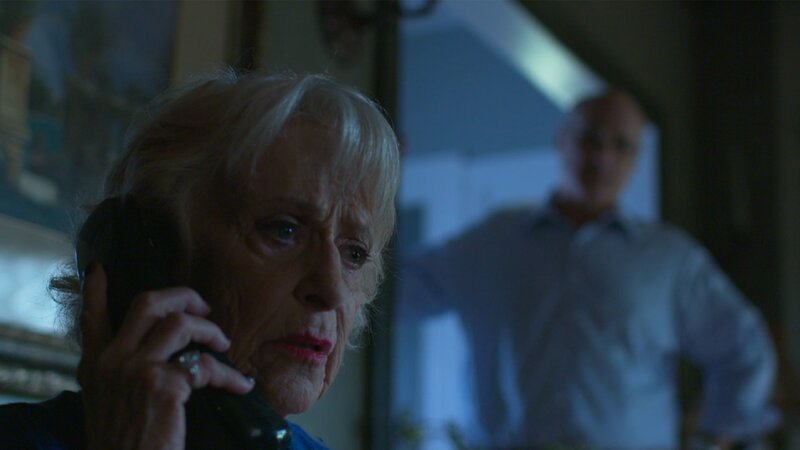 Taw walks in on Loretta Bowersock on the phone with the bank. – Bild: Discovery Communcations