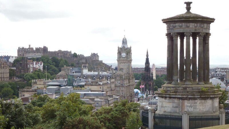 Edinburgh von Calton Hill aus gesehen. – Bild: ZDF und SR/​Peter Kruchten