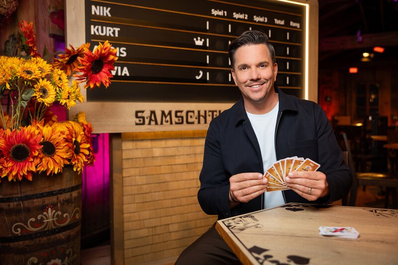 Samschtig-Jass Moderator Sven Epiney – Bild: SRF/​Gian Vaitl