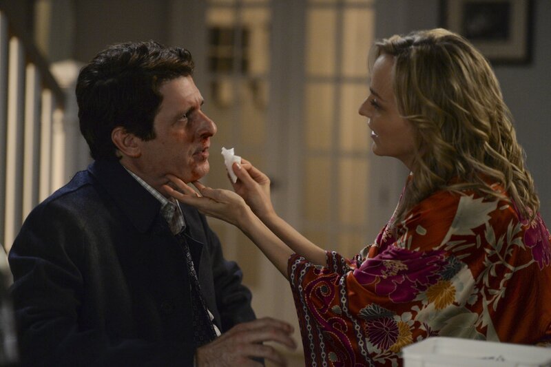 Kyle Wilkinson (Gary Wilmes, l.); Marissa Morgan (Geneva Carr, r.) – Bild: 2017 CBS Broadcasting, Inc. All Rights Reserved /​ Jojo Whilden Lizenzbild frei