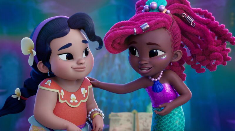 l-r: Lucia (Elizabeth Phoenix Caro), Ariel (Mykal-Michelle Harris) – Bild: Courtesy of Disney+