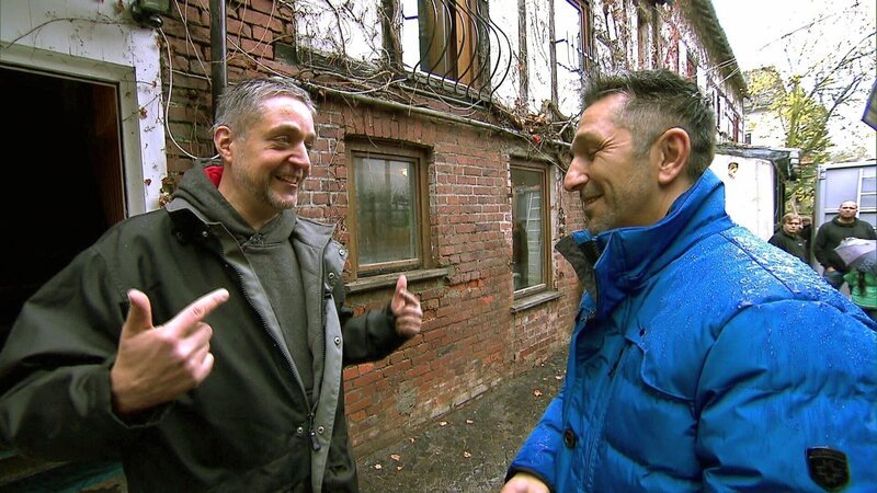 Trödelprofi Mauro Corradino möchte aus Holger einen Verkaufsprofi machen. – Bild: RTL 2