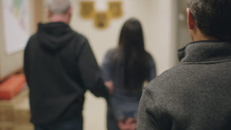 Kelly Gribeluk (M.) – Bild: Warner Bros. Entertainment Inc. and Wolf Reality, LLC