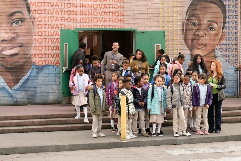 Gregory Eddie (Tyler James Williams), Janine Teagues (Quinta Brunson, m.), Melissa Schemmenti (Lisa Ann Walter, r.) – Bild: Scott Everett White /​ ABC