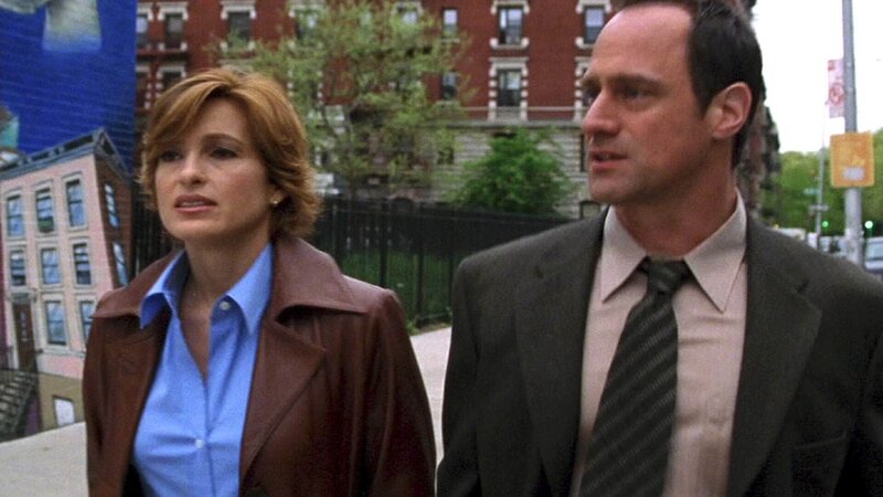 Für Olivia Benson (Mariska Hargitay) und Elliot Stabler (Christopher Meloni) wird es immer schwieriger, Fakten und Fiktion auseinander zu halten. Wurde das Kind der Verdächtigen wirklich entführt oder ist die ganze Geschichte nur ein Lügengeflecht? – Bild: TVNOW /​ NBC/​ Universal