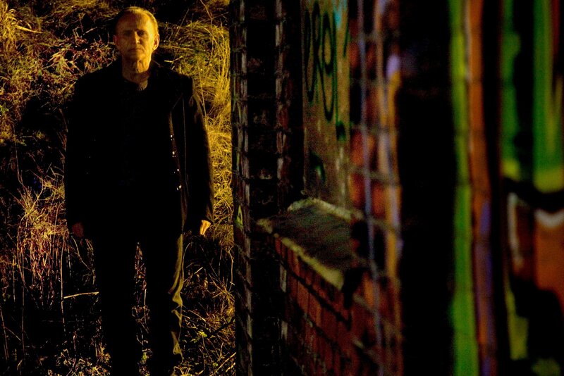 Der ehemalige Revolutionär Ragnwald (Per Ragnar) hat durch eine schwere Krankheit auch seine politische Einstellung verändert. – Bild: MDR/​ARD Degeto/​Yellow Bird/​M. Carlsson