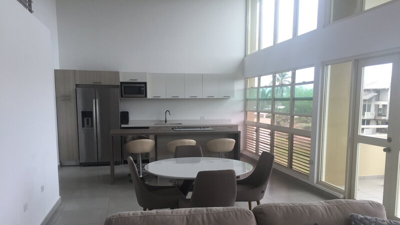 Interior, Kitchen and Dining Room of Sugar Views property in Cabo Rojo Puerto Rico. As seen on HGTV’s Caribbean Life. – Bild: HGTV /​ Discover HCBLF1603_IMG_2514 /​ Scripps.