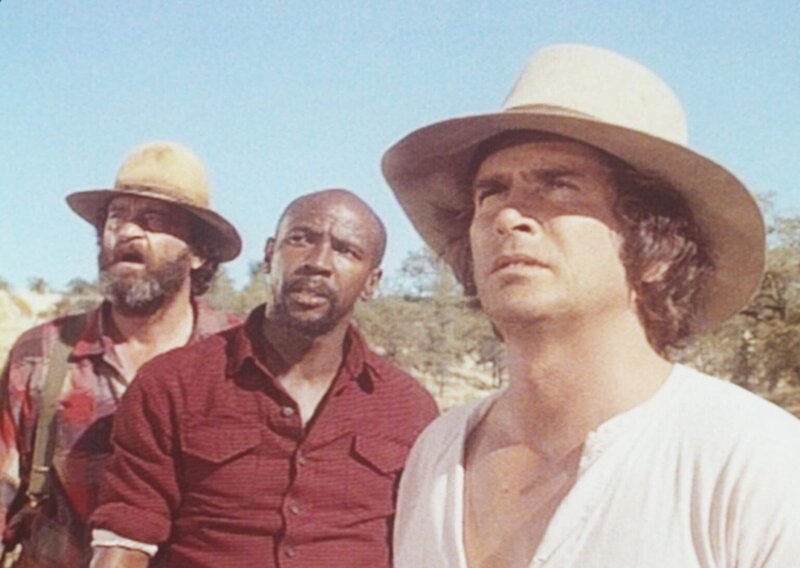 Charles (Michael Landon, r.), Henry (Louis Gossett jr., M.) und Murphy (Richard Jaeckel, l.) werden auf ihrem Sprengstofftransport von Gangstern überfallen. – Bild: Worldvision