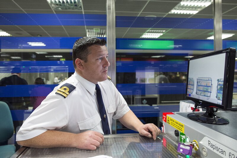 Stop Search Seize – Series 1, Episode 3 – Sky SSS – Dublin Airport – Gary Cogavin – Bild: Conor Ó Mearáin for Sky
