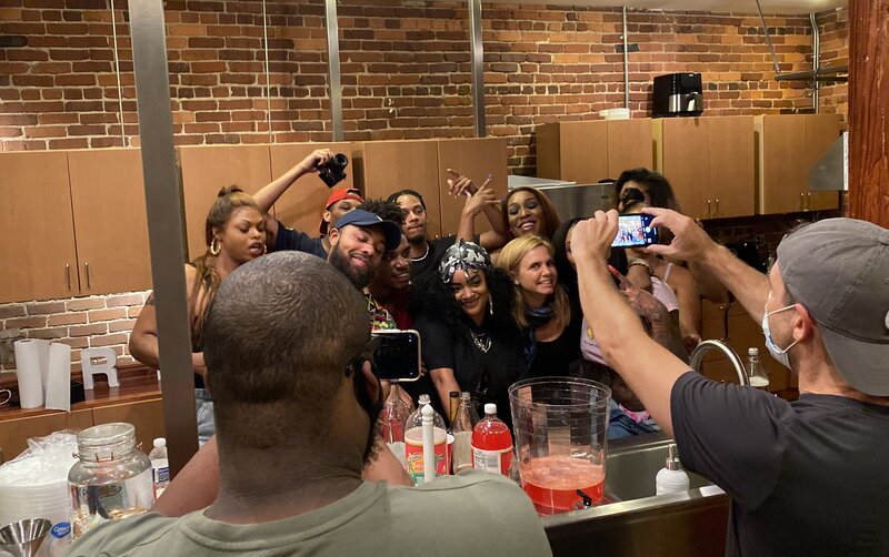 Mariana van Zeller with Nikki Sweets’ video team. – Bild: National Geographic