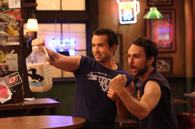 Mac (Rob McElhenney, l.); Charlie Kelly (Charlie Day, r.) – Bild: Bluebush Productions, LLC