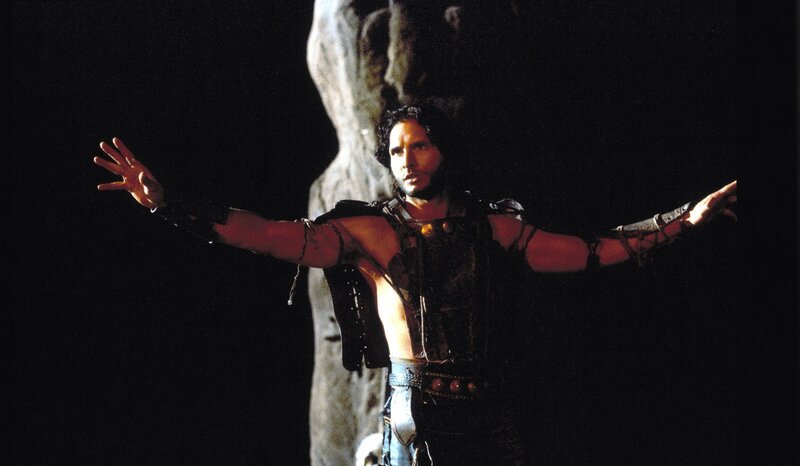 Als Sohn von König Pheron sollte sich Takmet (Peter Facinelli) gegen Memnon stellen, doch der habgierige Prinz wird vom Luxus des Herrschers von Gomorrha verführt … – Bild: © 2002 Universal Studios. All rights Reserved.