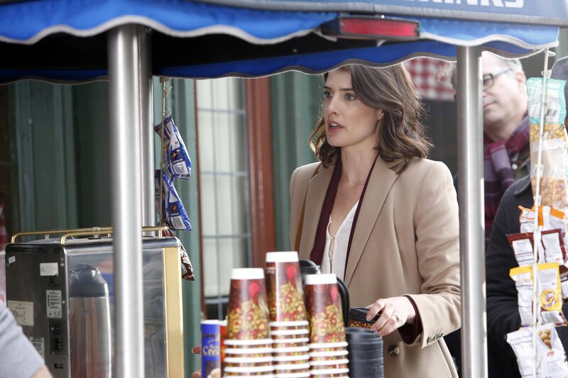 Muss sich an die Macht eines Verlobungsrings gewöhnen: Robin … – Bild: Twentieth Century Fox Film Corporation Muss sich an die Macht eines Verlobungsrings gewöhnen: Robin … – Bild: Twentieth Century Fox Film Corporation