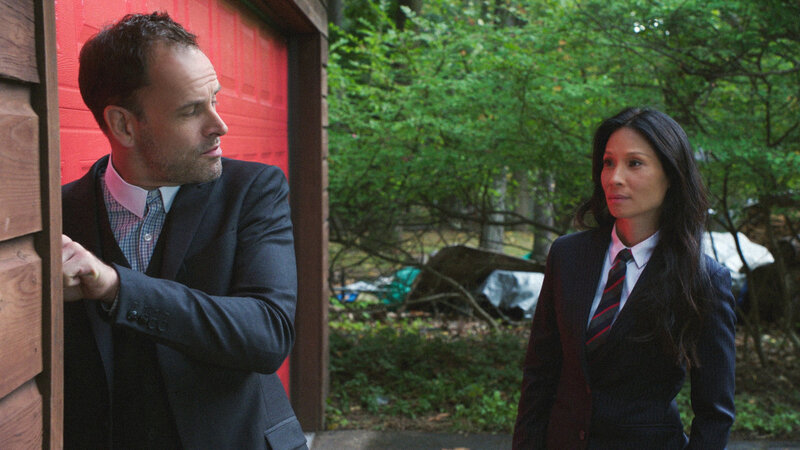 (v.l.n.r.) Sherlock Holmes (Jonny Lee Miller); Dr. Watson (Lucy Liu) – Bild: CBS Broadcasting, Inc.