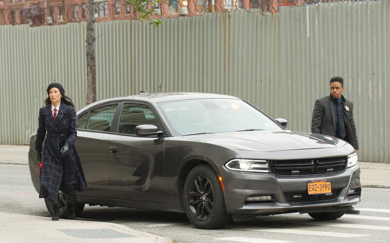 (v.l.n.r.) Dr. Joane Watson (Lucy Liu); Detective Marcus Bell (Jon Michael Hill) – Bild: CBS Broadcasting, Inc. /​ Jeff Neira