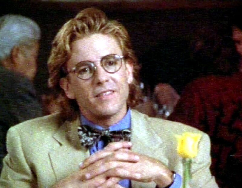 Der Zeitschriftenherausgeber Richards (Scott Valentine) fürchtet um seine Existenz: Ein Konkurrent will seine Firma aufkaufen. – Bild: Sat.1 Gold