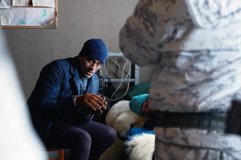 Staffel 1 Folge 6 Alexander Karim als Viktor Baker – Bild: SRF/​Banijay Rights