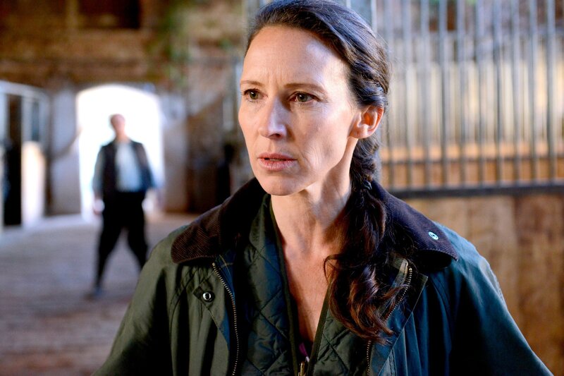 Maria Köstlinger (Waltraud Steinberg). – Bild: ARD/​ORF/​MR Film/​Hubert Mican