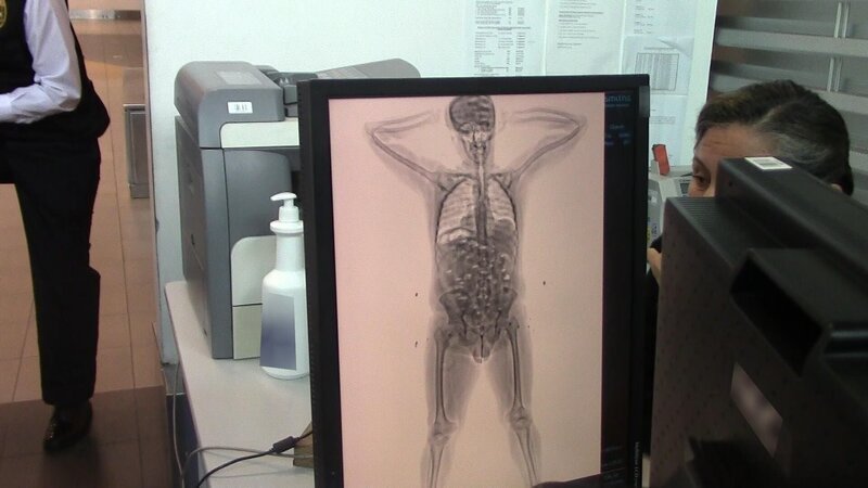 Jeden Tag kämpfen die Polizeibeamten am Flughafen in Peru gegen den Drogenhandel und andere Verbrechen. – Bild: National Geographic Partners, LLC.