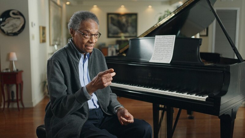 Der legendäre Jazzpianist Ramsey Lewis gibt uns seine Sicht auf den großartigen Oscar Peterson und beschreibt, wie er Oscar zum ersten Mal live gesehen hat. – Bild: ORF/Courtesy Melbar Entertainment Group Der legendäre Jazzpianist Ramsey Lewis gibt uns seine Sicht auf den großartigen Oscar Peterson und beschreibt, wie er Oscar zum ersten Mal live gesehen hat. – Bild: ORF/Courtesy Melbar Entertainment Group