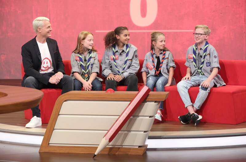 v.li. Guido Cantz, Franz Schug, Georgia Simmons, Luise Weber und Piet Engel. – Bild: SWR/​Bavaria/​Frank Hempel