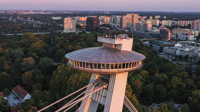Das UFO über Bratislava. – Bild: NDR/​TELLUX-Film GmbH/​Till Lehmann